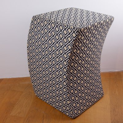 Archiquant Hocker I